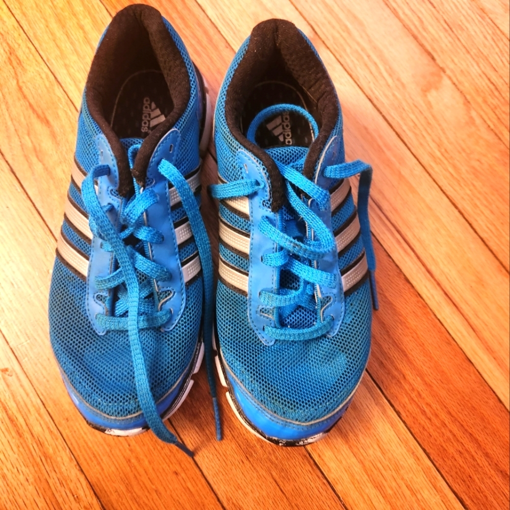 Adidas size 3 gender neutral shoes